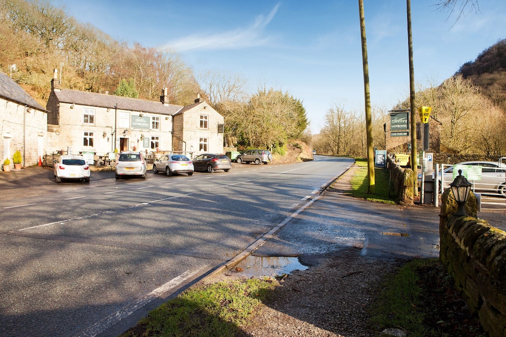 Ladybower Inn