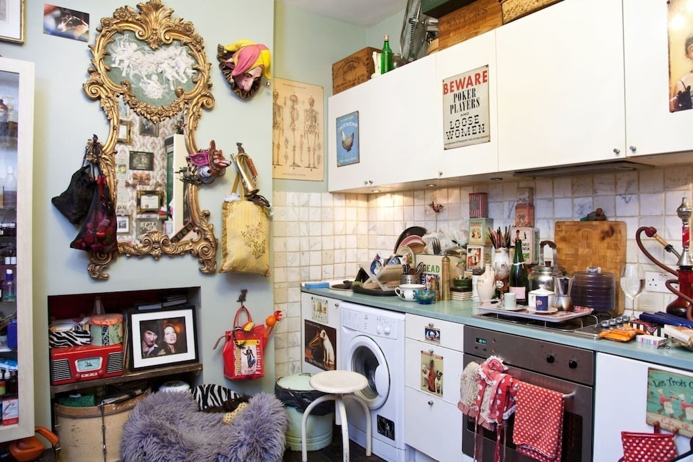 Boutique Bijoux Garden Flat in Vibrant Oval