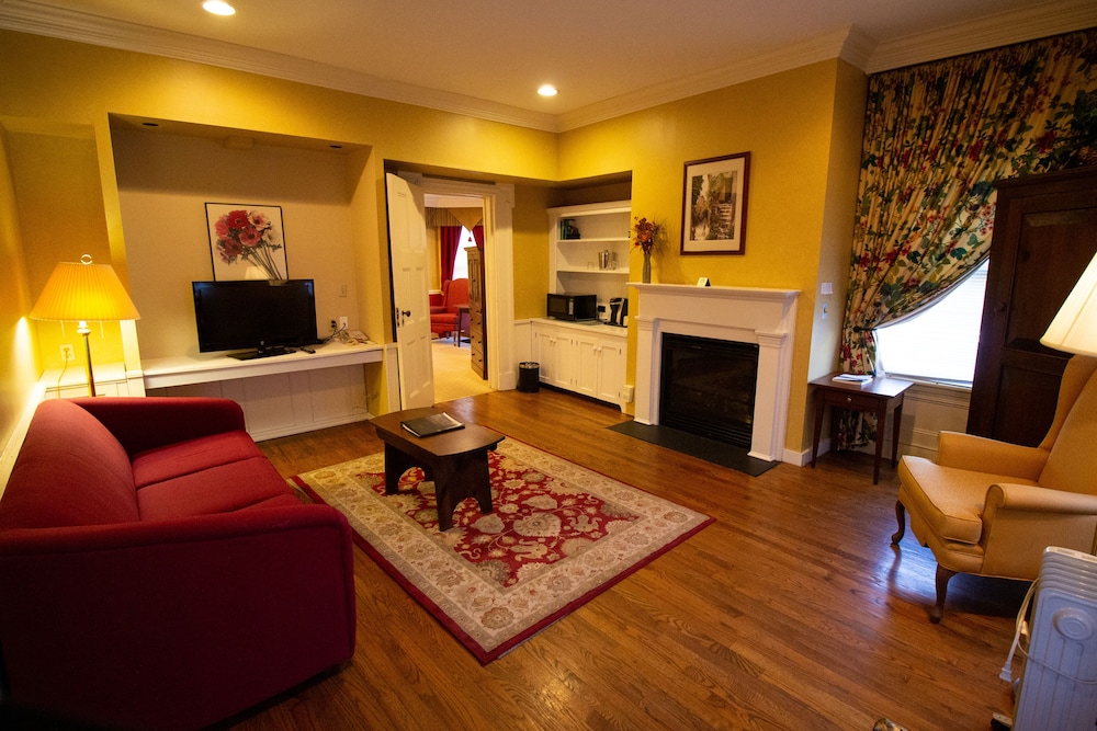 Delamater Inn