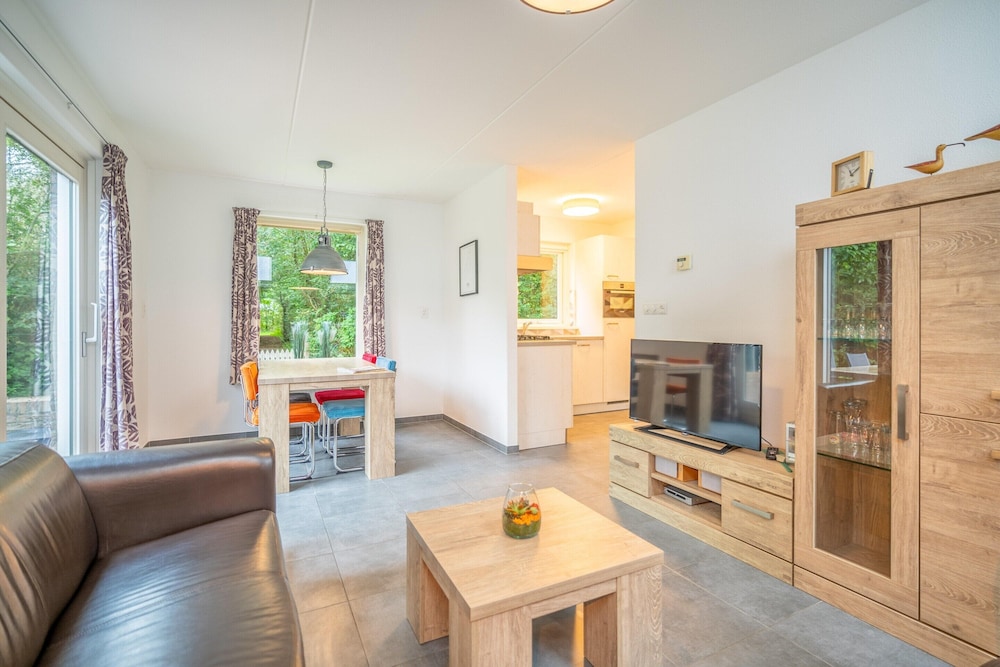 Tastefully and Modernly Furnished 5-person Bungalow