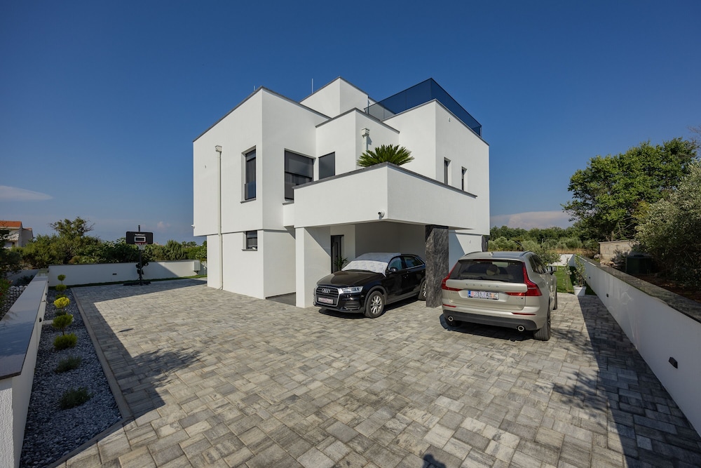 Villa Elena view 5