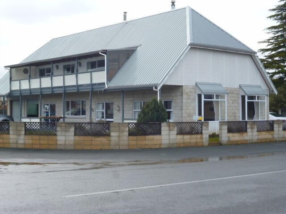 Mackenzie Lodge