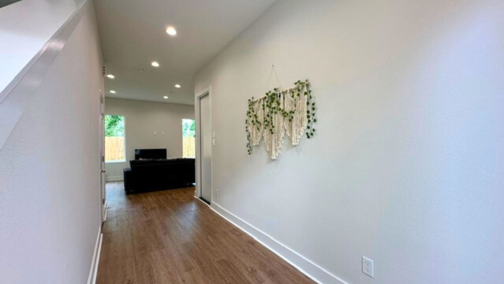 Cozy Modern Retreat 10 Mins to Heights Downtown