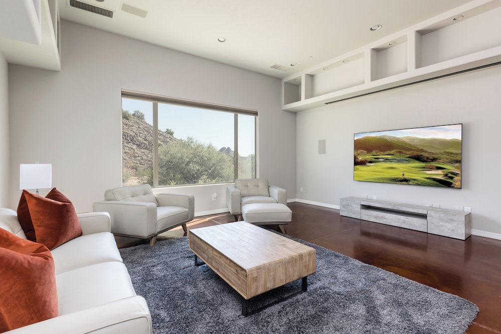 Luxury Mountain Estate-pool-spa-bbq+bar-fire pit