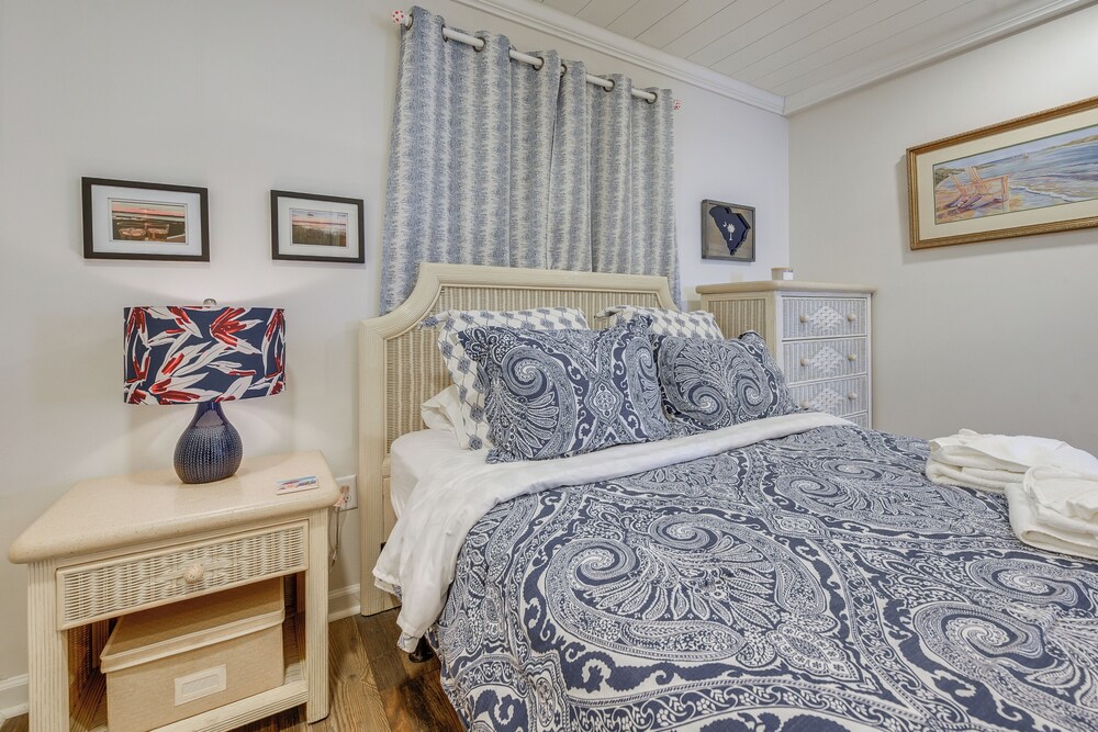 Walk to Beach & Marsh: Condo in Murrells Inlet