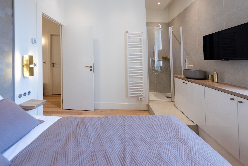 Luxury Apartment - Heart of Cannes / Rue D'antibes view 4