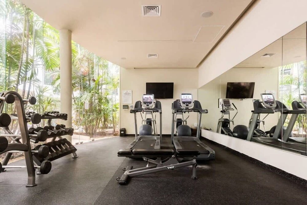1 Br Steps From the Beach Roof w Ocean View