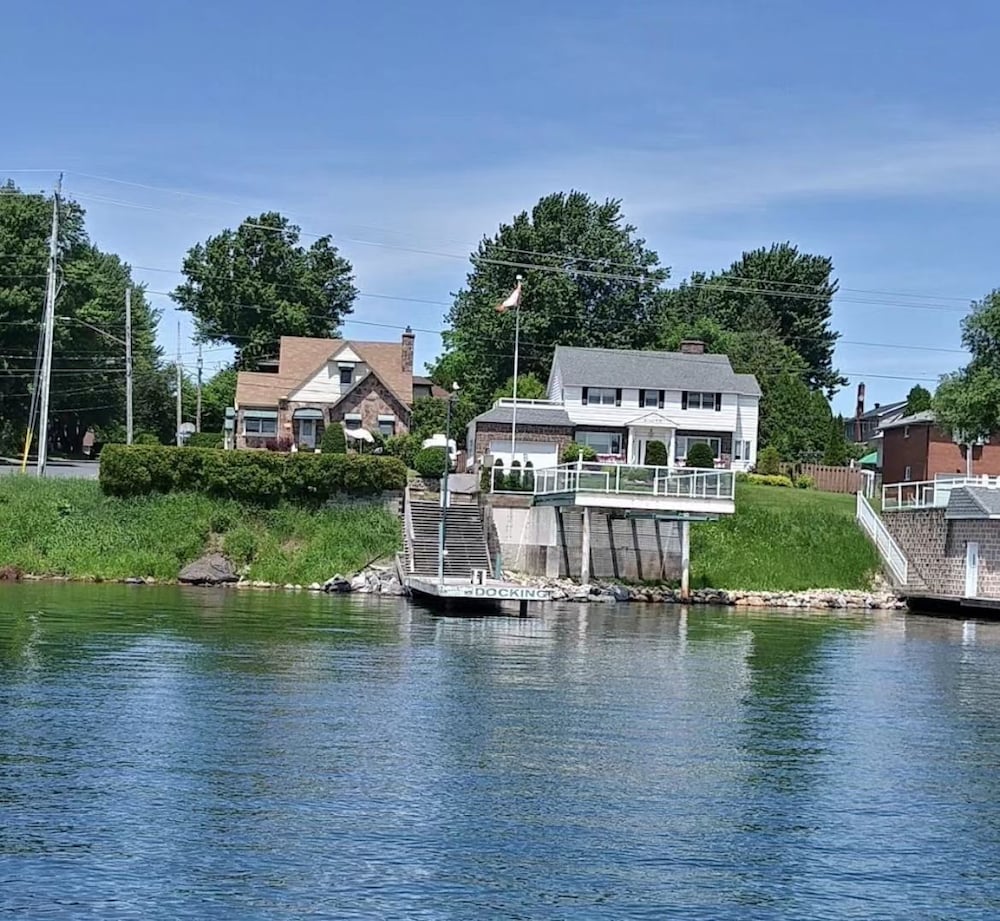 Cornwall Vacations - Monte Carlo Motel - Property Image 3