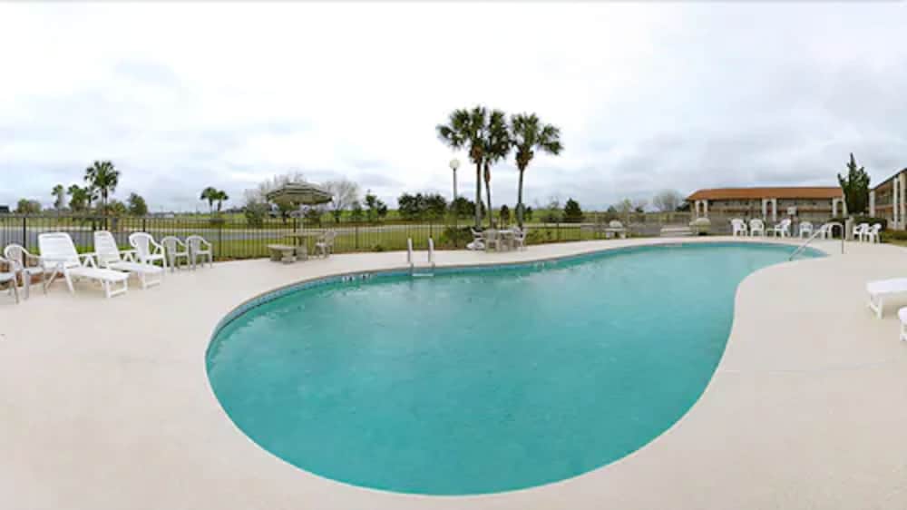 Marianna Vacations - Quality Inn Marianna - Property Image 5