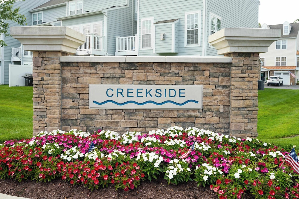 Creekside Getaway Stay for 8