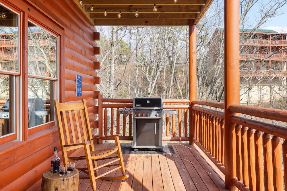 Boulder Ridge Cabin Indoor Pool Home Theater and Games Newly Redesigned