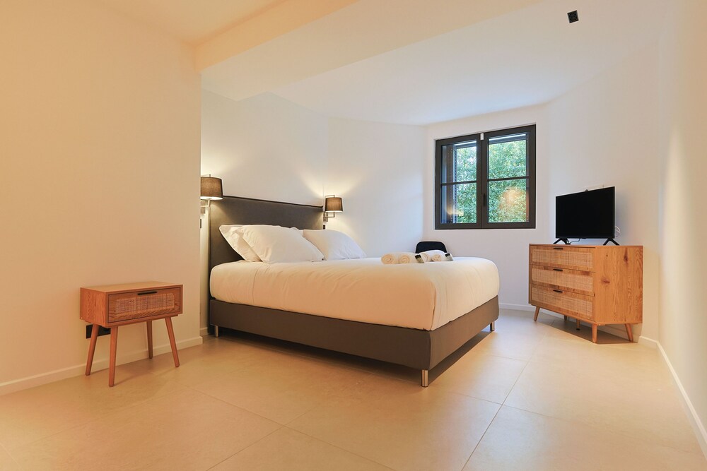 Villa Deva - 5 Bedrooms - Heated Pool