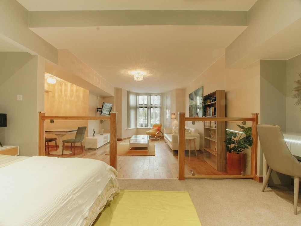Luxe Living in Sheffield City by Avo Apartment