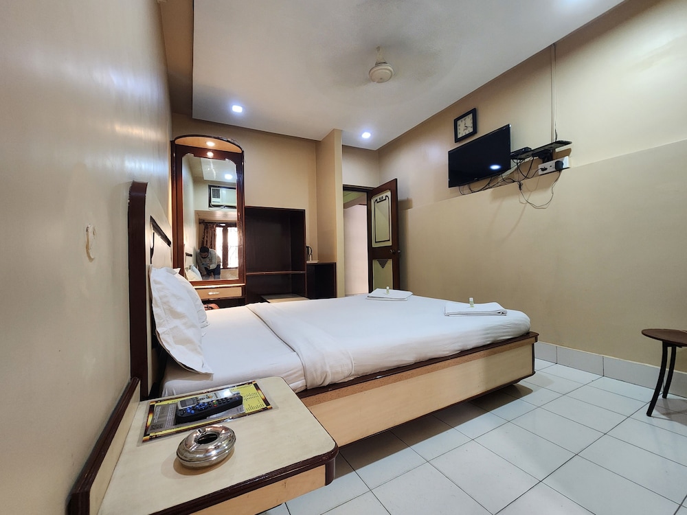Hotel Pushpak International