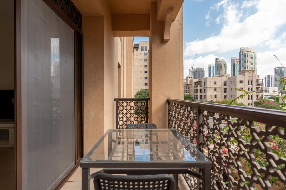 Stylish 1BD Apartment w/ Balcony, Downtown Dubai!