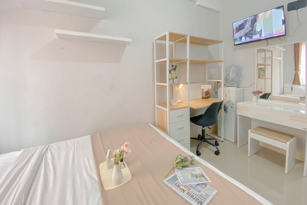 Good And Warm Studio Transpark Juanda Bekasi Timur Apartment