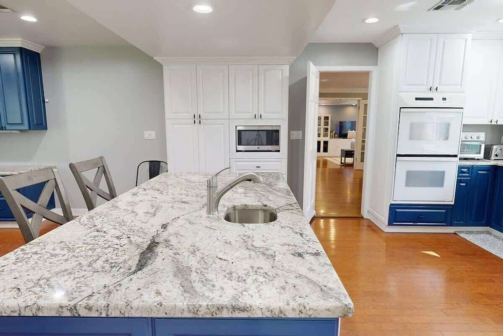 Executive 5 Bedroom Pool Home, Dade City!