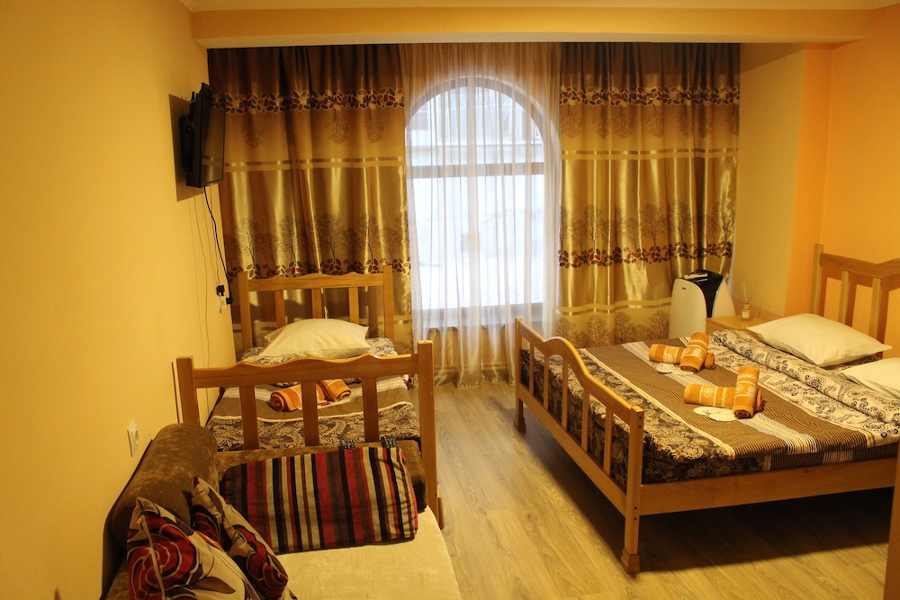 Old Yerevan Hostel & Tours
