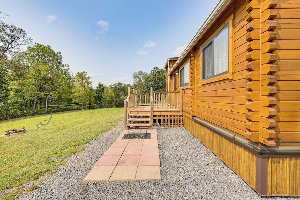5 Mi to Susquehanna Boating! Secluded Log Cabin