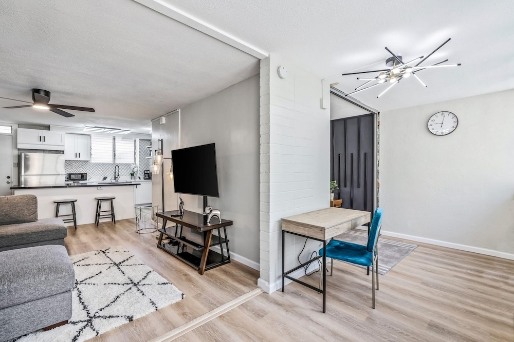 Stylish 2 Bedroom in the Heart of Waikiki