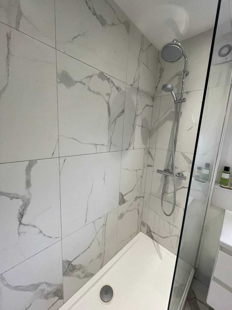 Contemporary 1BD Flat W/balcony - Stoke Newington!