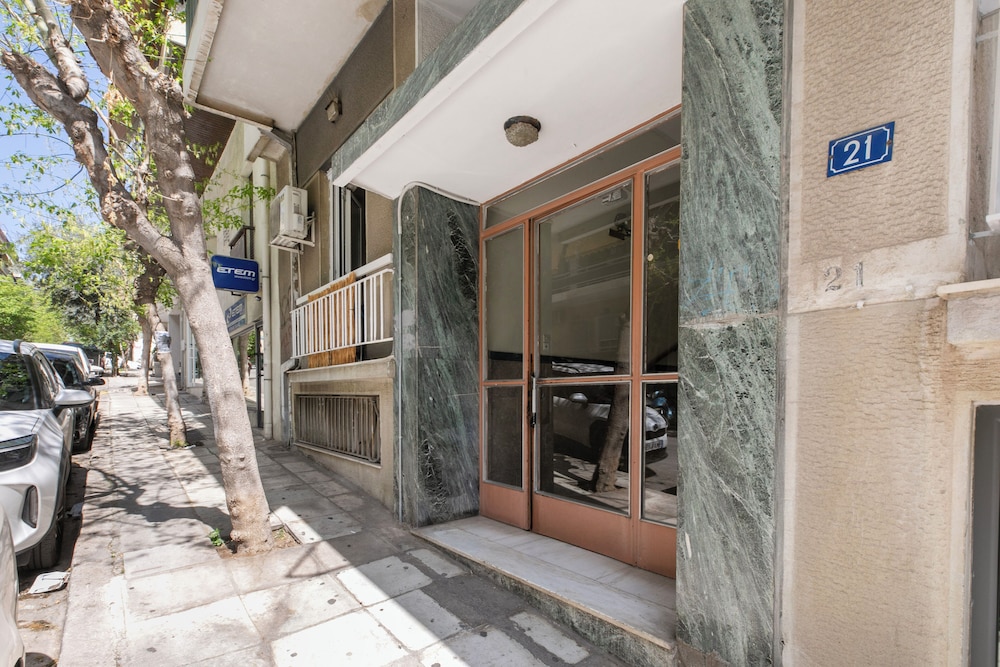 Viora Stunning Deluxe Studio in Athens