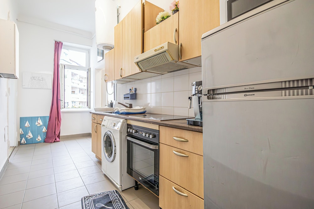 Bright 2BR Apartment Near Danube