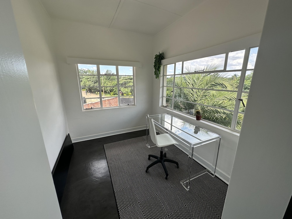 Spacious 2 bed Unit in Eastlea - 2228