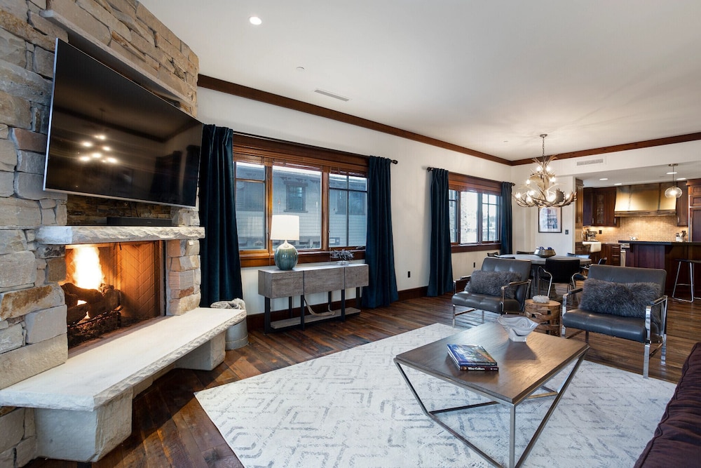 Arrowleaf Lodge- Two Bedroom Residence #209 2 Condo