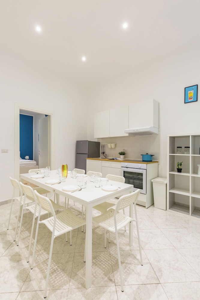 White&Blue Apartment at Sanità by Wonderful Italy