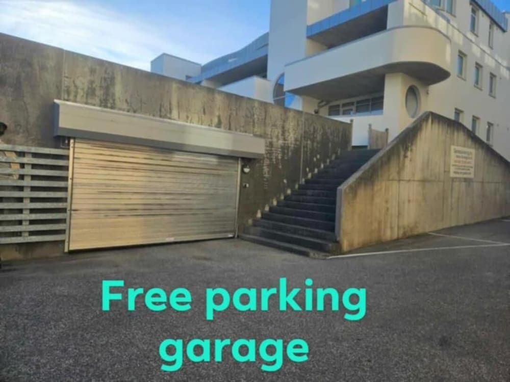 3 Bedroom Apartment With Free Parking