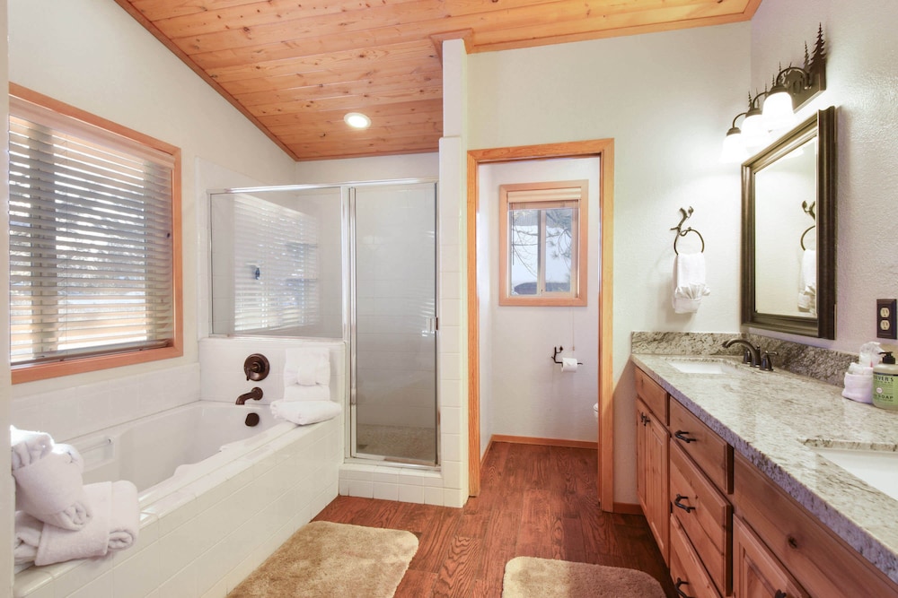 Quaking Cabin Gas BBQ & Amenities Access! view 5