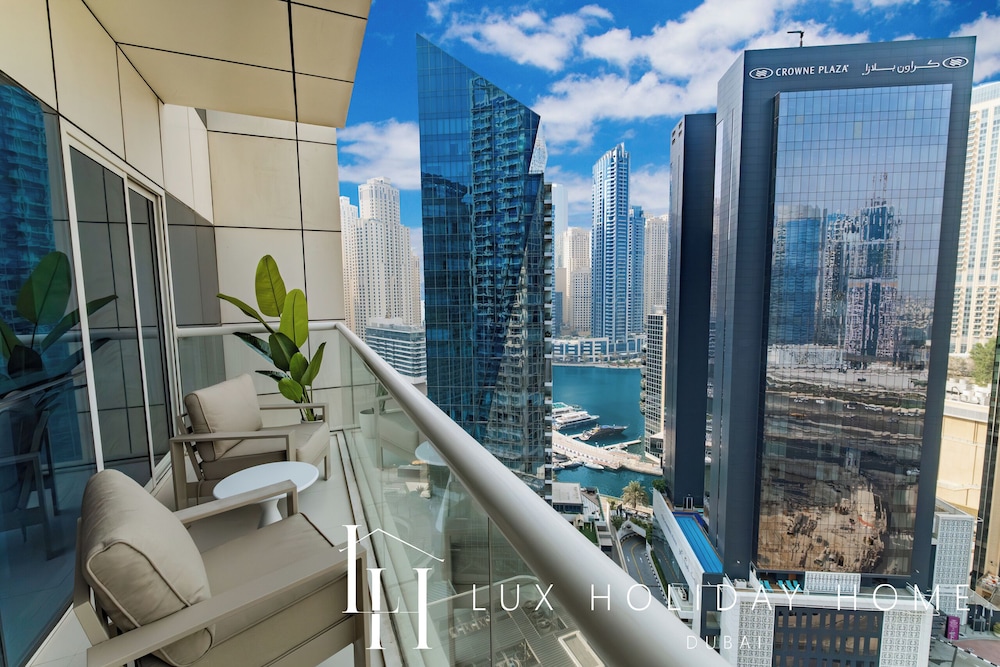 LUX  The West Avenue Dubai Marina Suite