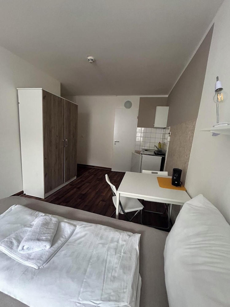 2-Rent Group Hostel Apartments SEN14