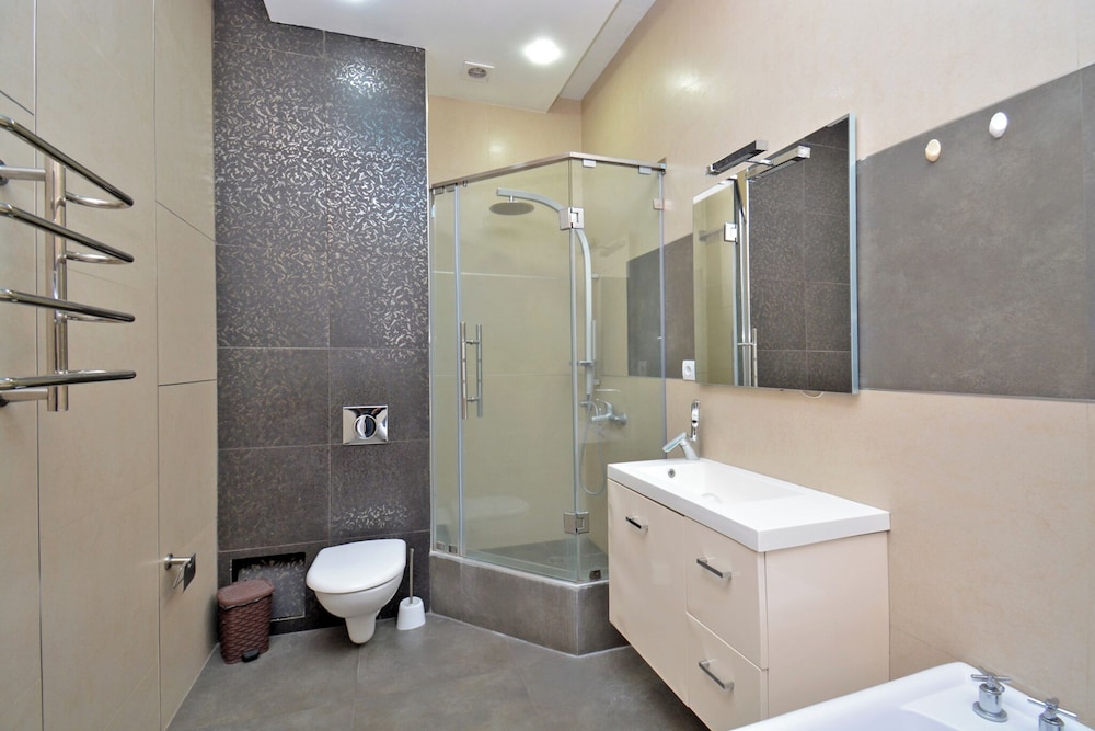 North Ave. Apartments by Luxe Group HH55
