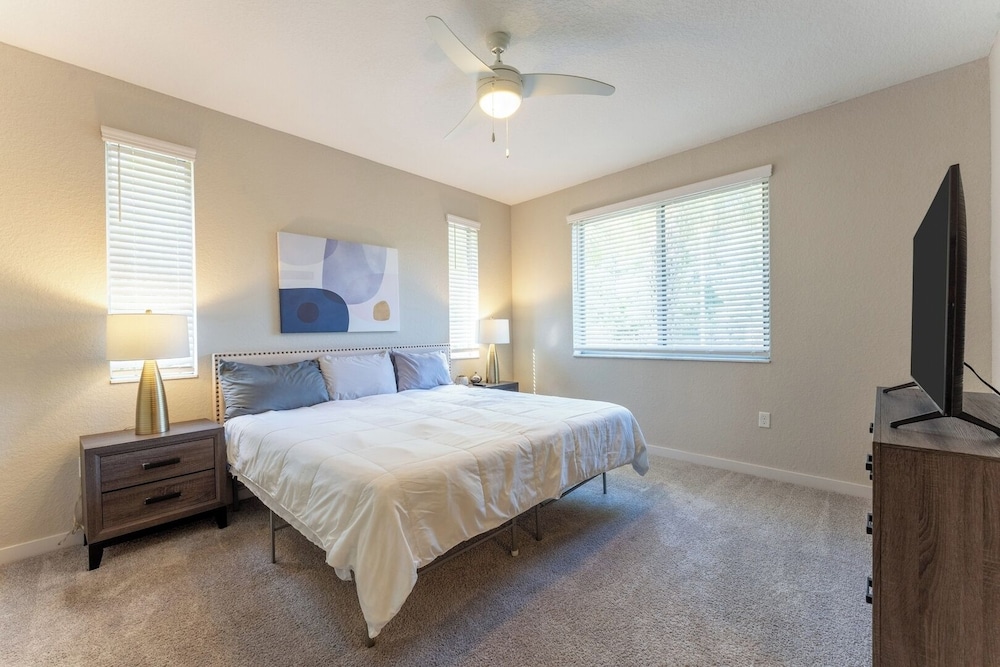 Daytona 3BR Getaway Pool, Gym, Pet Friendly