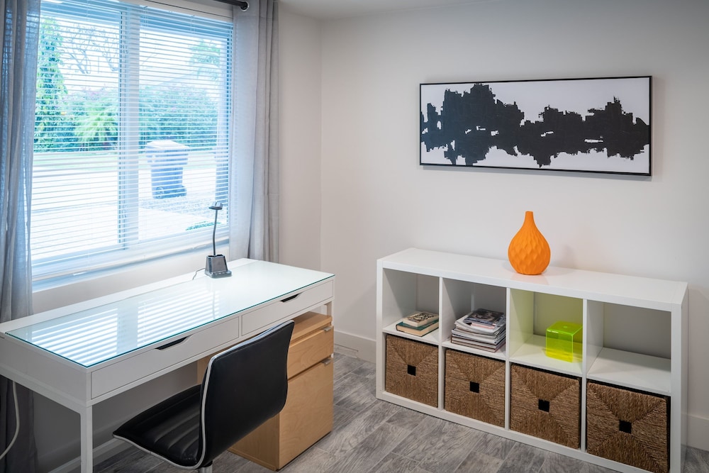 Walk to Wilton Drive - Spacious Quiet Villa 1