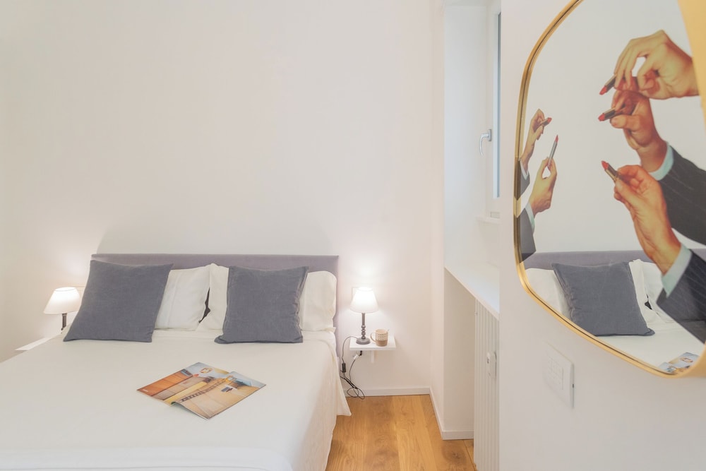A Step From the Lake Apartment by Rent all Como
