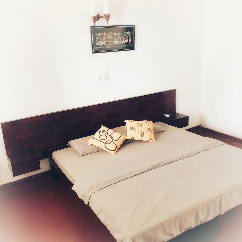 Waves Guest House & Turtle Restaurant