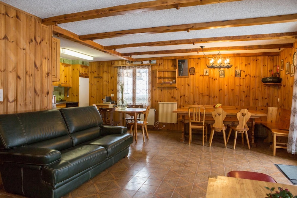 Rosaline - Large and Cosy Swiss Chalet With Beautiful Views