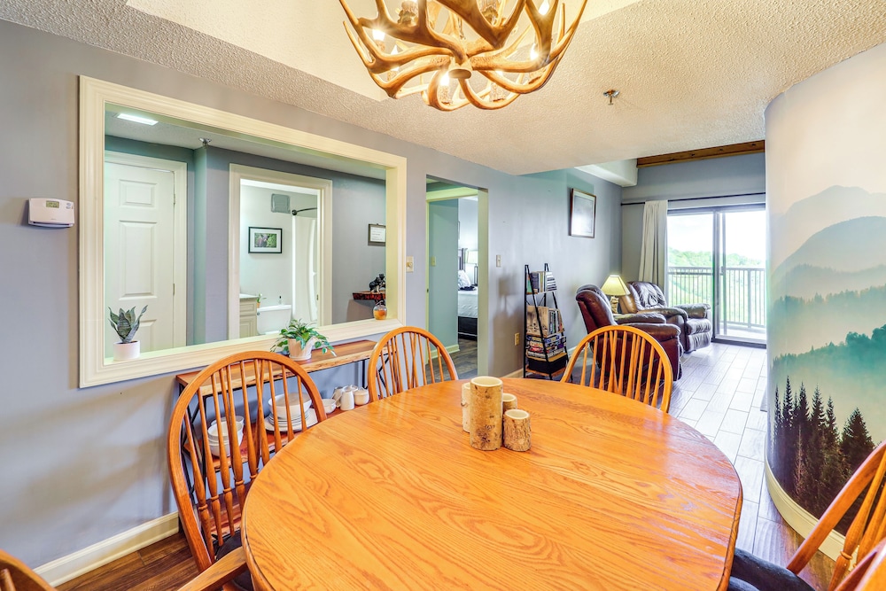 3 Mi to Sugar Mtn Resort: Condo w/ Pool & Hot Tub
