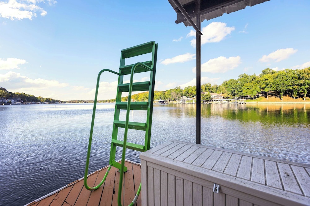 Sunrise Oasis - Enjoy Lakefront Living