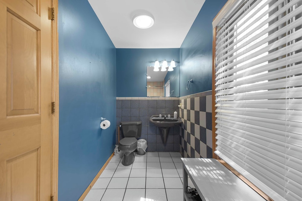 Private Hot Tub + Game Room: Galena Territory Home