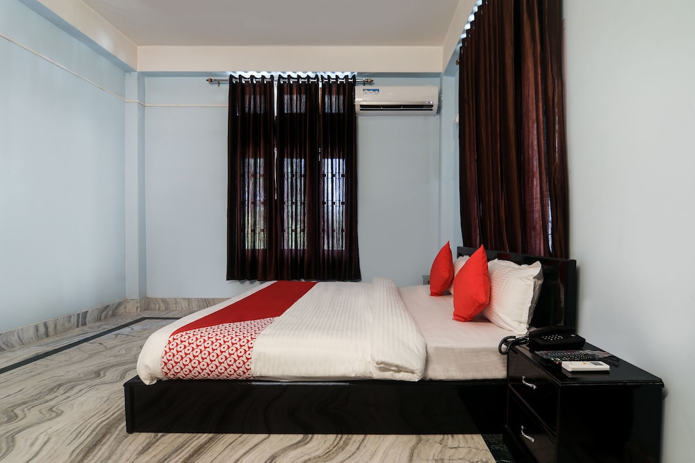 OYO 17077 Elegant Guest House