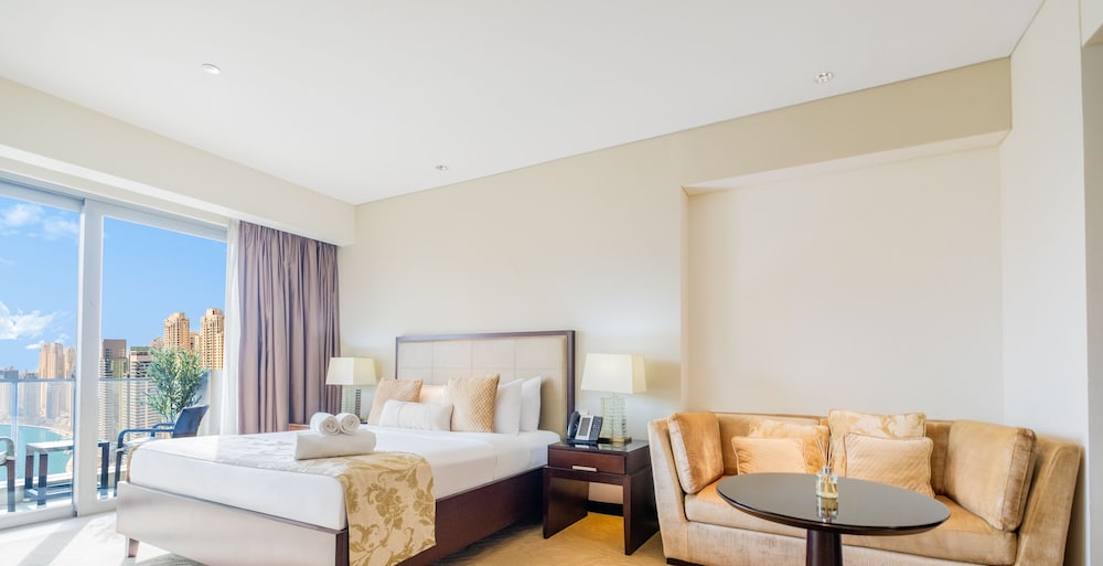 LUX The JW Marina Studio 4