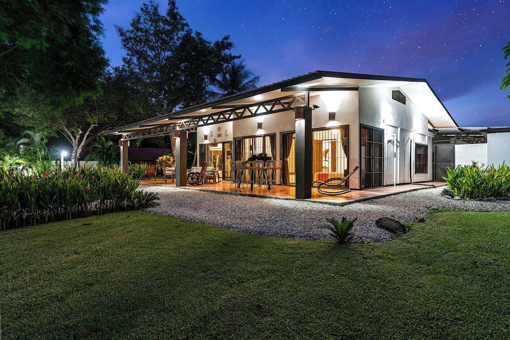 3-BD Home with Pool, Walk to Beach
