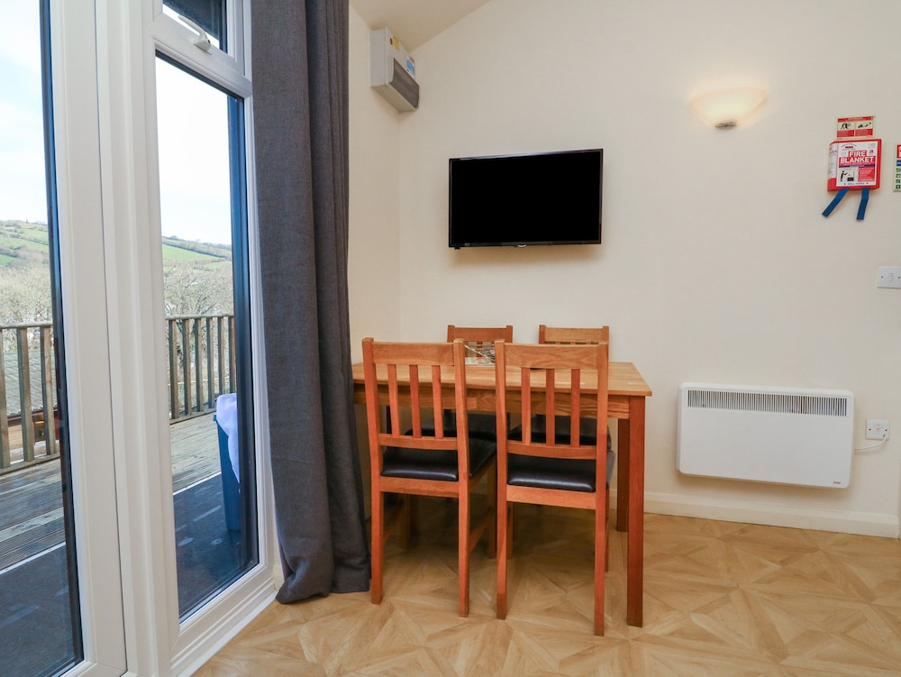 12 Manleigh Park