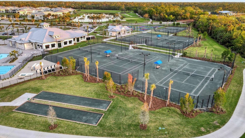 Punta Gorda Vacations - 14151 Heritage Landing Blvd - Property Image 12