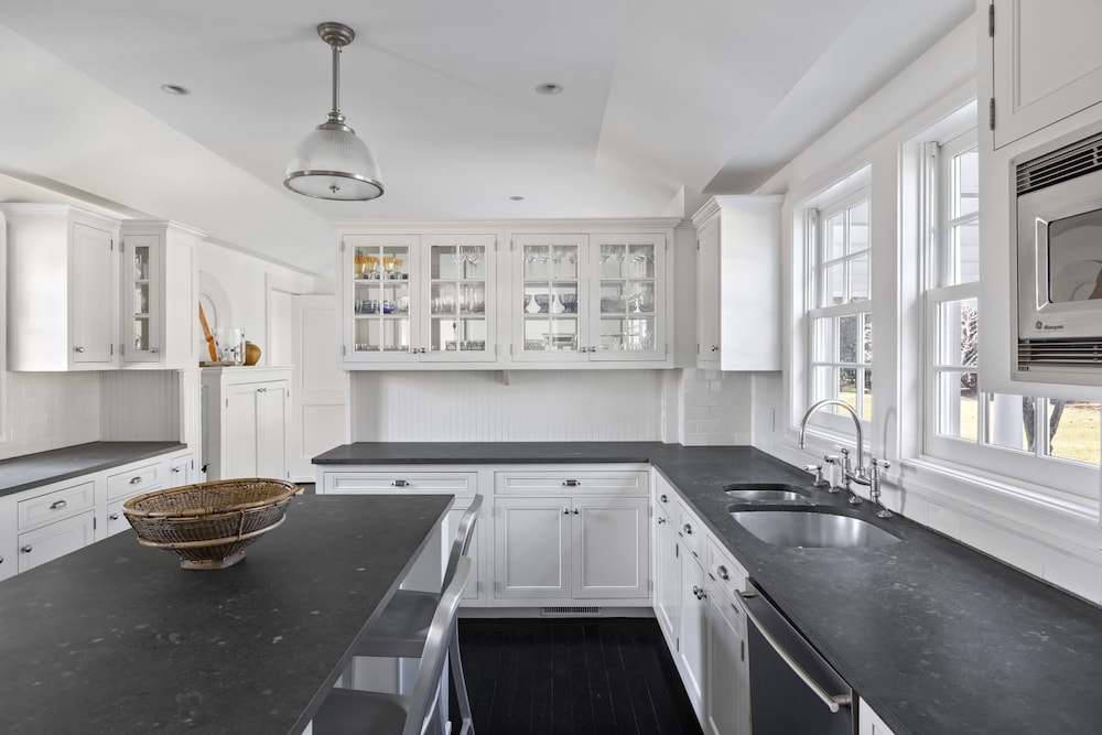 Oceanstone by Rove Estate w Pool Beach Access