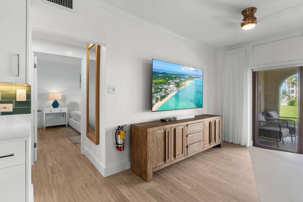 New Remodel Ocean View Pool 75 TV Sleeps 6